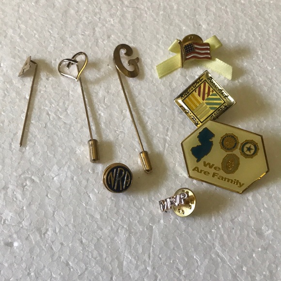 Vintage lot pins - Picture 1 of 3